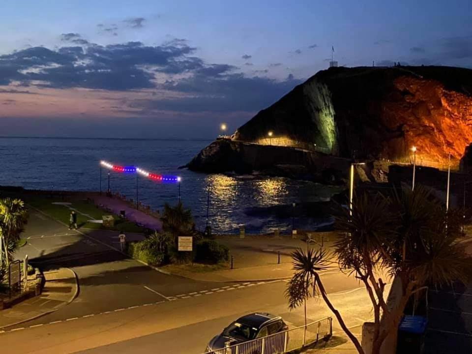 2 The View Apartments Ilfracombe - Seafront, Parking, Lift, Ev Exteriör bild