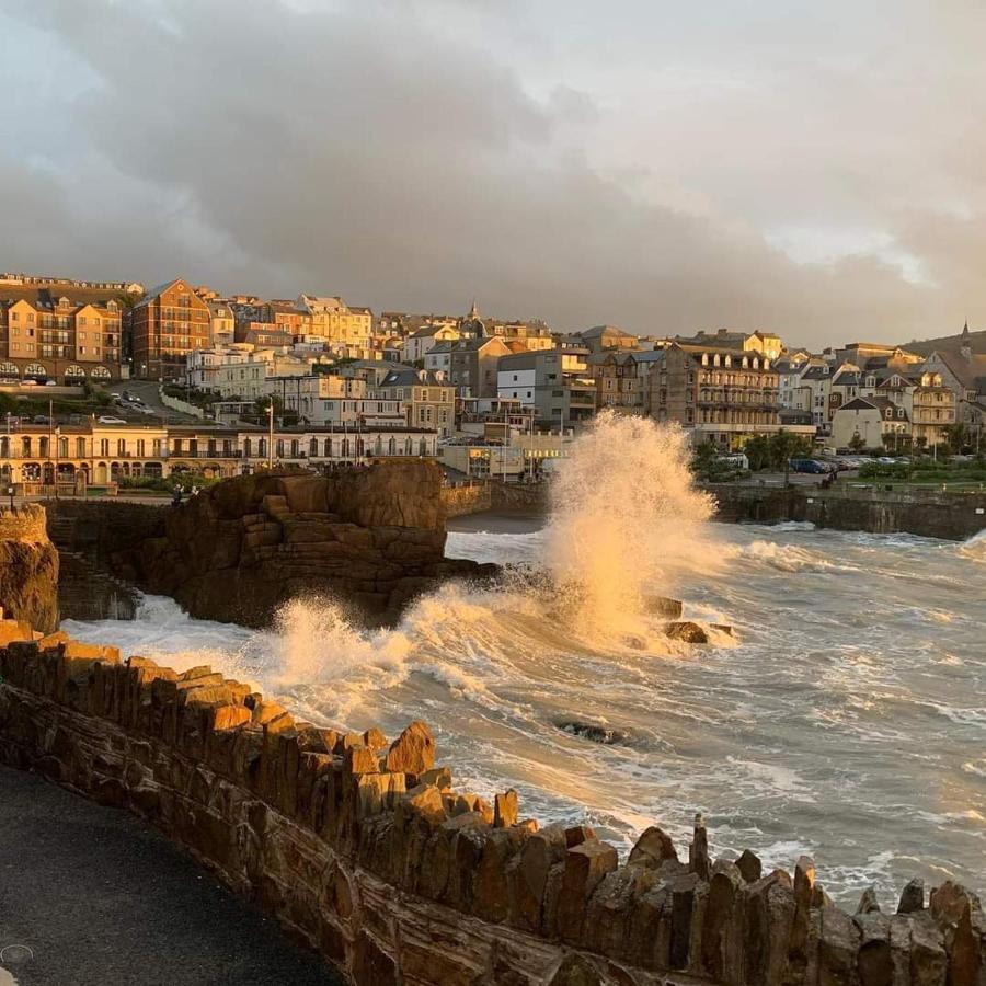 2 The View Apartments Ilfracombe - Seafront, Parking, Lift, Ev Exteriör bild